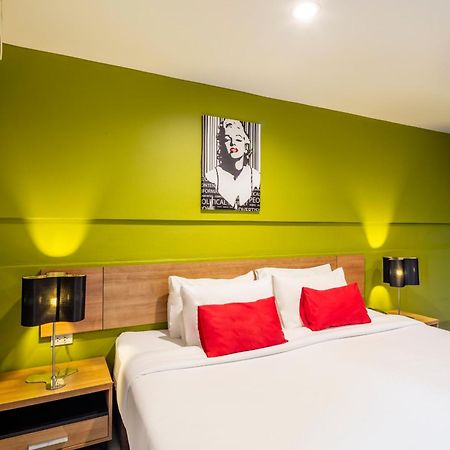 Livotel Hotel Lat Phrao Bangkok Habitación foto